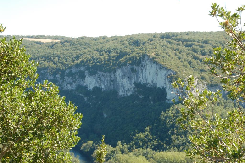 Auberge Lion D'Or Saint-Antonin Esterno foto